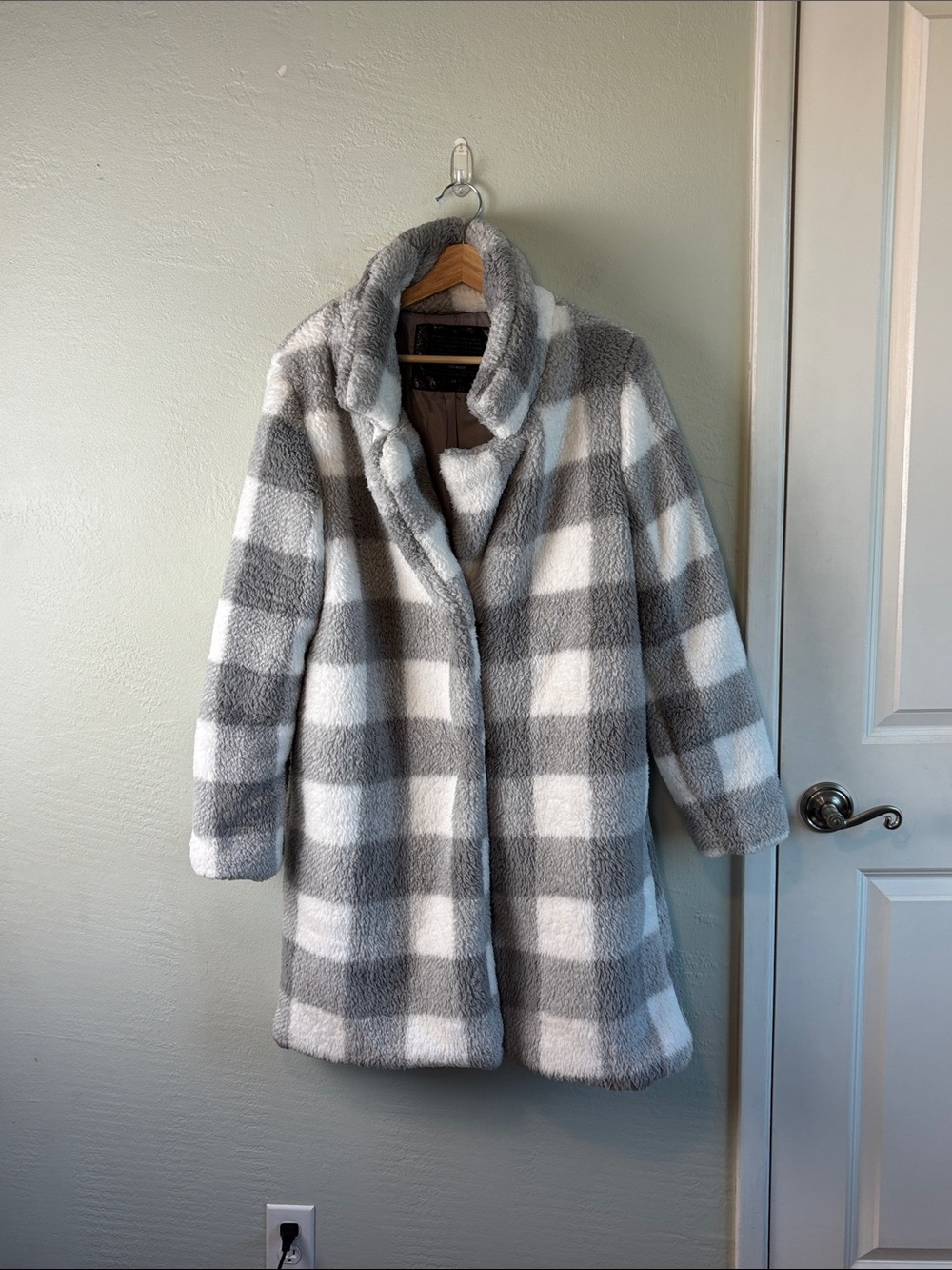 Steve Madden Gray & White Plaid Teddy Coat